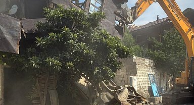 Riskli yapı yıkıldı