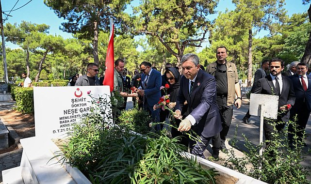 Şehitliklerde 15 Temmuz anma töreni
