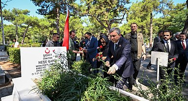 Şehitliklerde 15 Temmuz anma töreni
