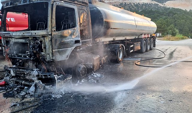 Seyir halindeki tanker yandı