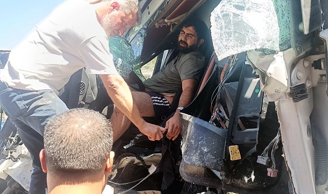 TIR'lar çarpıştı: 1 yaralı