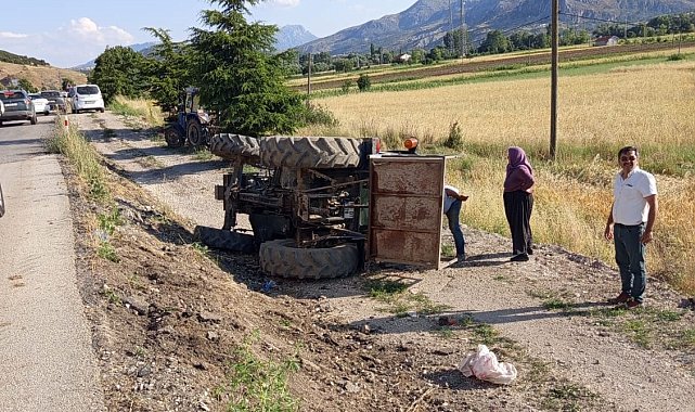 Traktör şarampole devrildi, sürücü yaralandı