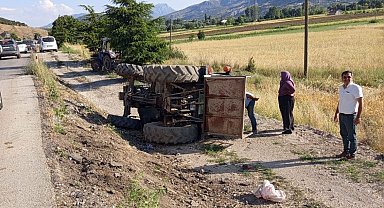 Traktör şarampole devrildi, sürücü yaralandı